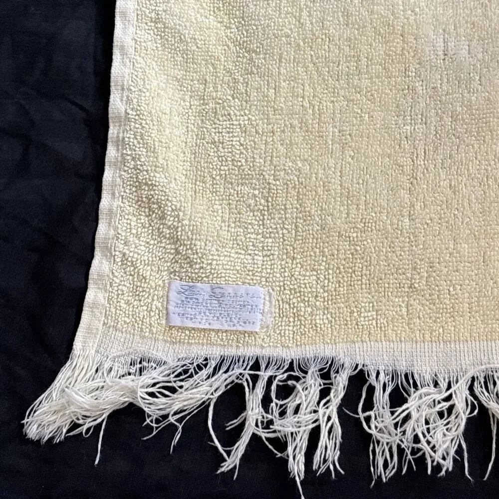 vintage lady pepperell Romantic Yellow Roses Bath Towel